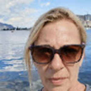 Meet your Posher, Debi